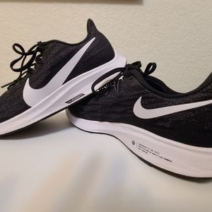 Nike Pegasus shoes size 9